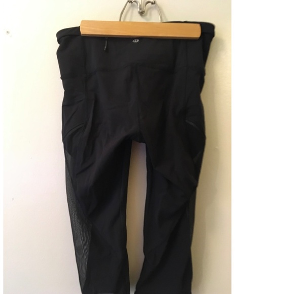 lululemon athletica Pants - lululemon black capris